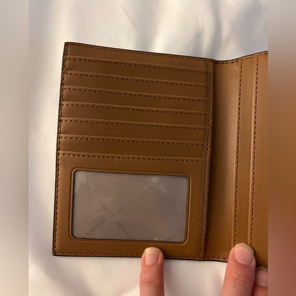 Michael Kors Jet Set Travel Passport Case wallet MK Signature Brown / Acorn EUC - Picture 5 of 6